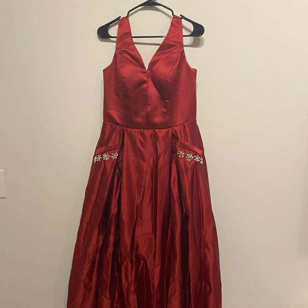 VNaix Rose Red V Neck Formal Maxi Dress Size 14 NWOT